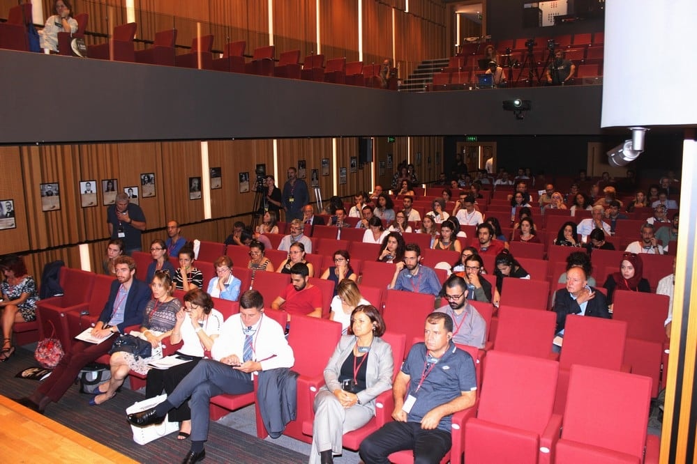 Uluslararası Konferans: ‘Ayın Karanlık Yüzü’ - 142