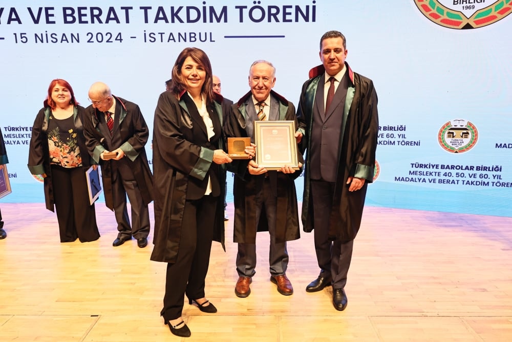 Meslekte 40, 50 ve 60 Yılını Dolduran Meslektaşlarımıza Plaket Verildi - 297