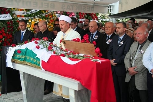 Av. Cengiz Kayıtmazer Son Yolculuğuna Uğurlandı
 - 61