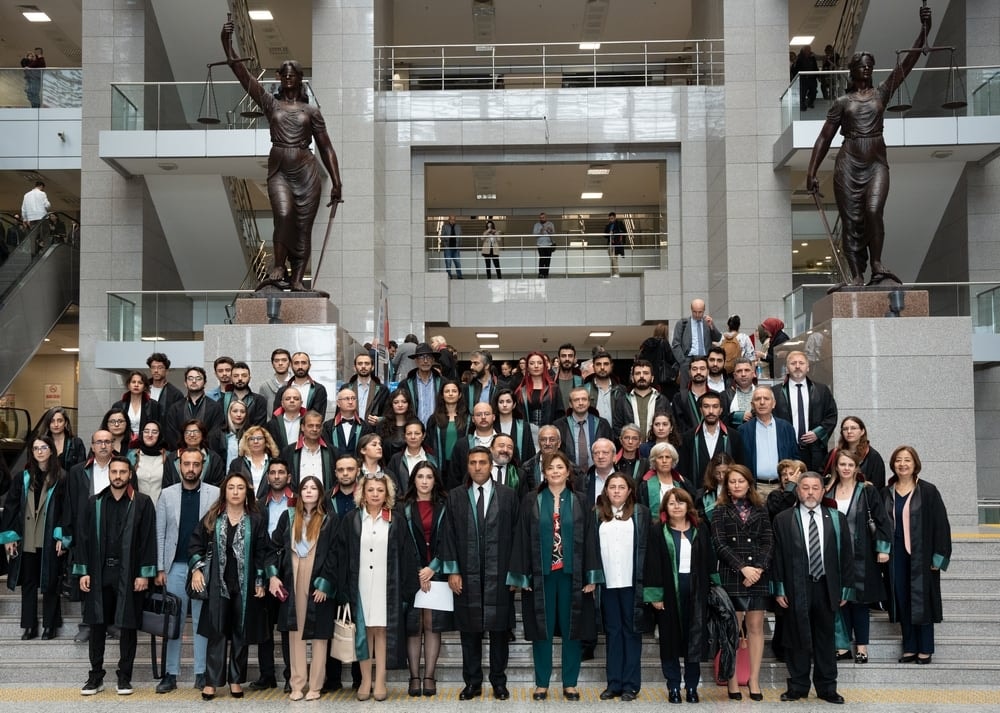 İstanbul Barosu'ndan CMK Ücret Tarifelerinin AAÜT'ye Yükseltilmesi için Çağlayan Adliyesi Önünde Basın Açıklaması - 1