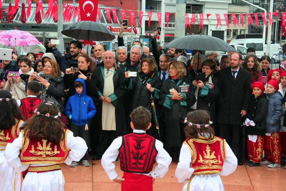 İstanbul Barosu, 23 Nisan Ulusal Egemenlik ve Çocuk Bayramında Taksim Cumhuriyet Anıtındaydı - 34