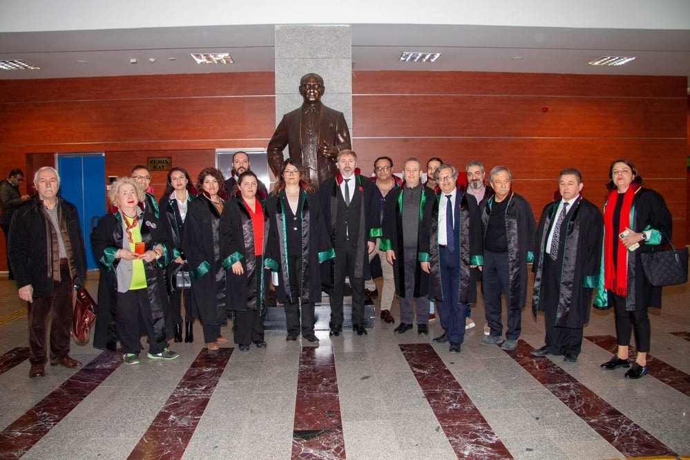 Adliyelerde Meslektaşlarımızın 5 Nisan Avukatlar Günü'nü Kutladık