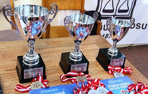 Satranç Turnuvasında Altı Birinci Çıktı
 - 3