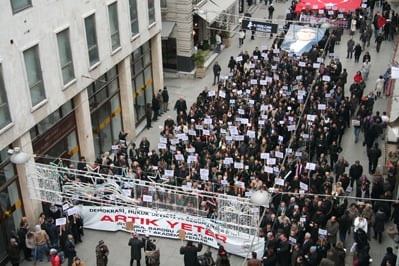 İstanbul Barosu Avukatları Ve Hukukçu Akademisyenler

Demokrasi, Hukuk Devleti Ve Özgürlükler İçin Yürüdü

 - 15