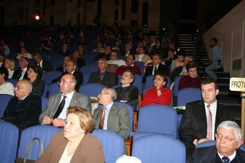 Anayasanın Cumhurbaşkanı Seçiminde
Uzlaşmayı Örgördüğü Bildirildi
 - 10