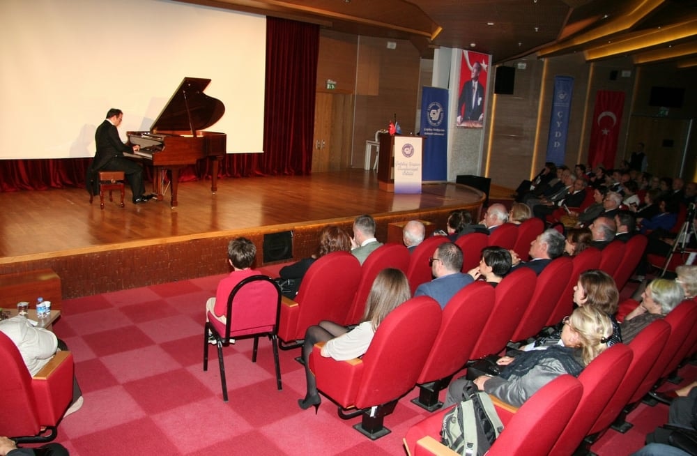 Çağdaş Yaşam Cumhuriyet Ödülü Ümit Kocasakal’a Verildi - 131