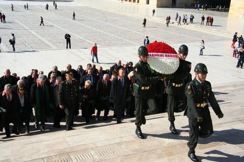 İstanbul Barosu Heyeti Anıtkabir’De Ata’Nın Huzurunda

 - 20
