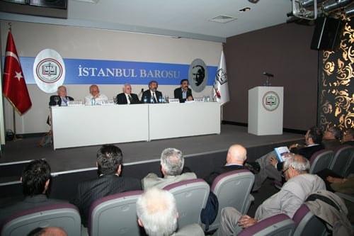 Sanık Sandalyesindeki Avukat
 - 24