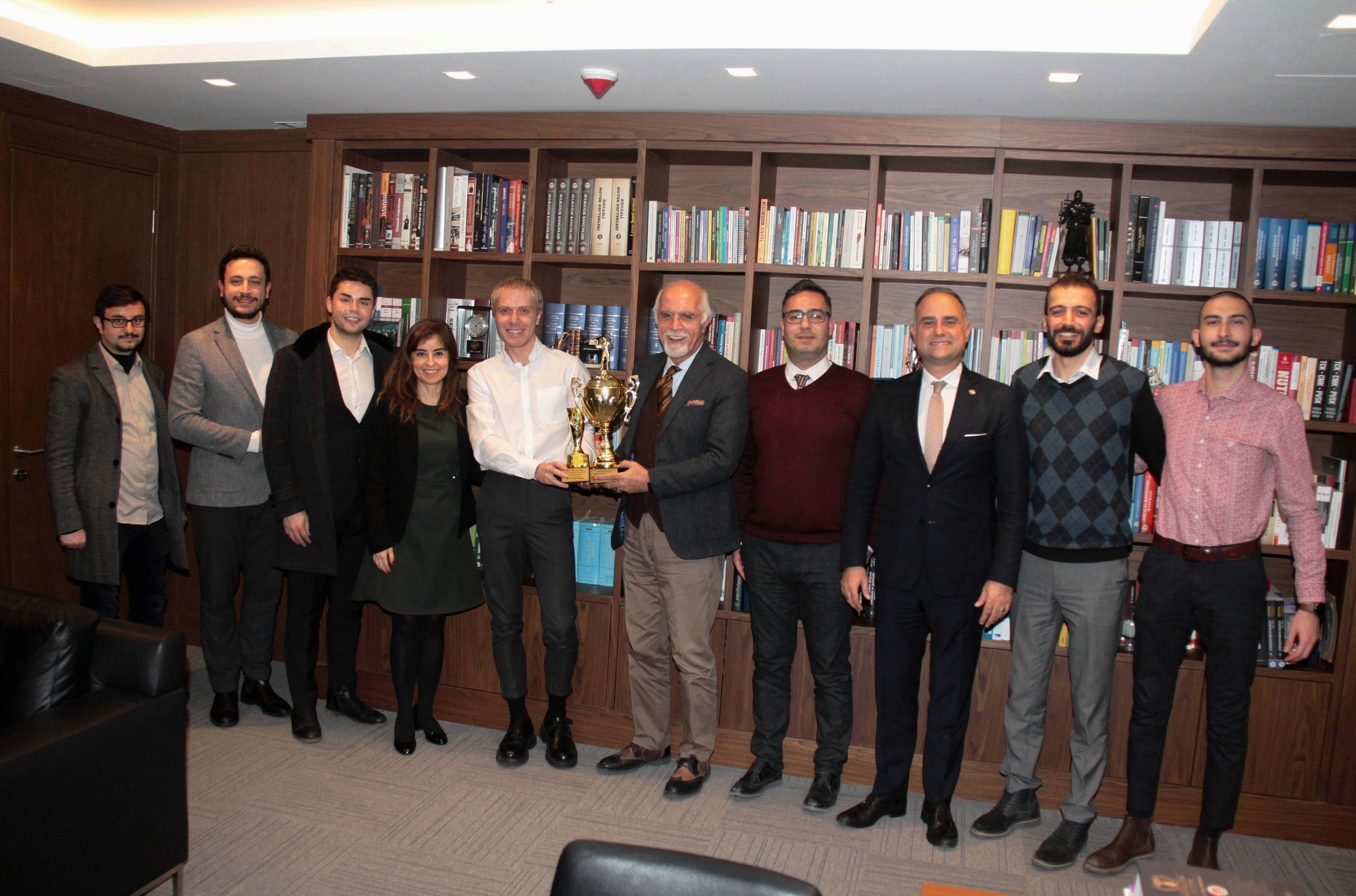 İstanbul Barosu Turkuaz Erkek Voleybol Takımımız Şampiyon - 1