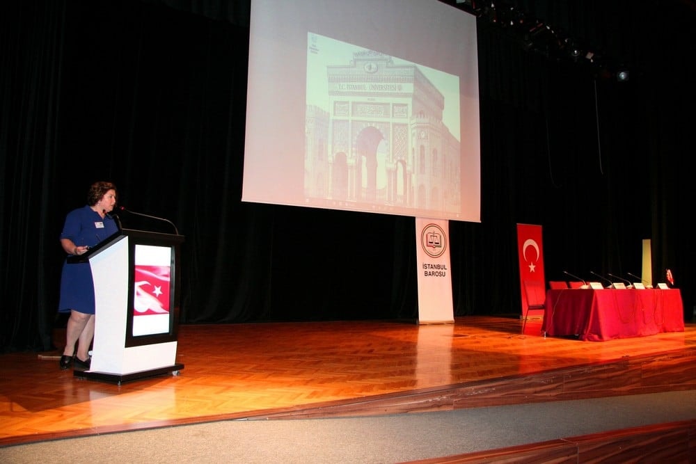 Hukuka Felsefi ve Sosyolojik Bakışlar VIII - 12