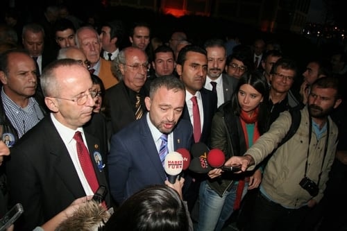 Ümit Kocasakal İstanbul Barosu Başkanlığına Yeniden Seçildi 

 - 378