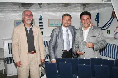 Cmk Eğitim Seminerlerine Katkı Veren Eğitimcilere Plaket Verildi

 - 11