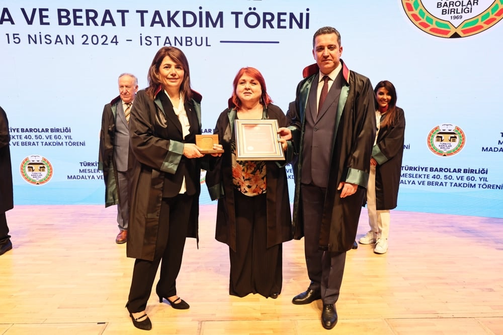 Meslekte 40, 50 ve 60 Yılını Dolduran Meslektaşlarımıza Plaket Verildi - 295