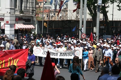 1 Mayıs’Ta Yine Taksim’Deydik
 - 16