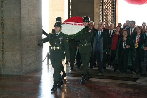 İstanbul Barosu Heyeti Anıtkabir’De Ata’Nın Huzurunda

 - 23