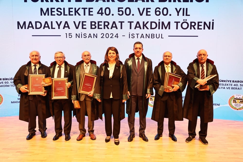Meslekte 40, 50 ve 60 Yılını Dolduran Meslektaşlarımıza Plaket Verildi - 227