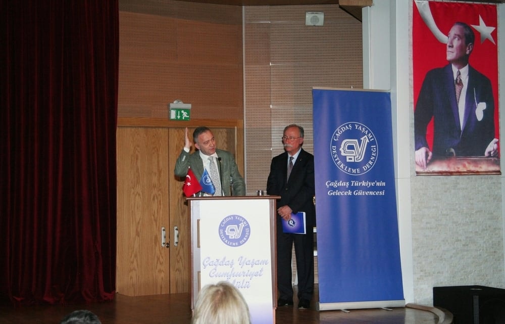 Çağdaş Yaşam Cumhuriyet Ödülü Ümit Kocasakal’a Verildi - 110