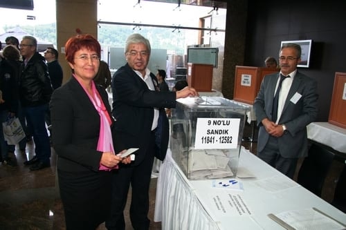 Ümit Kocasakal İstanbul Barosu Başkanlığına Yeniden Seçildi 

 - 222