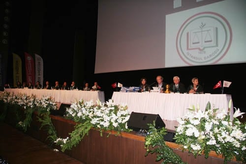 İstanbul Barosu Olağanüstü Genel Kurul Kararı: ‘Başkan Ve Yönetim Kurulu Görevinin Başındadır. İrademize Sahip Çıkıyoruz”

 - 30