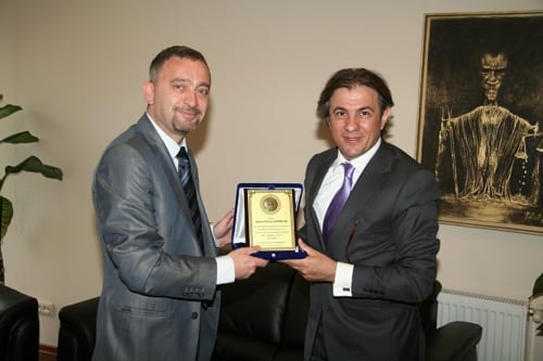 Beyoğlu Belediye Başkanının
Baroya İade-İ Ziyareti - 1