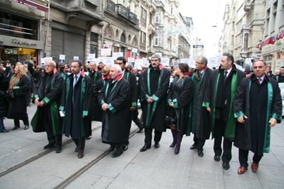 İstanbul Barosu Avukatları Ve Hukukçu Akademisyenler

Demokrasi, Hukuk Devleti Ve Özgürlükler İçin Yürüdü

 - 7