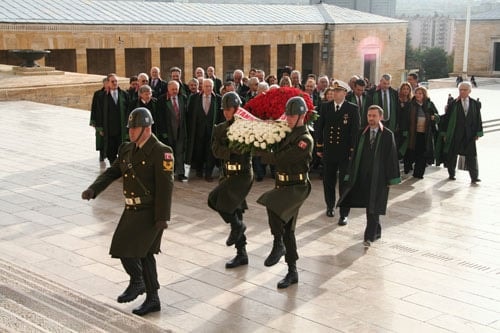 İstanbul Barosu Heyeti Anıtkabir’De Ata’Nın Huzurunda

 - 3