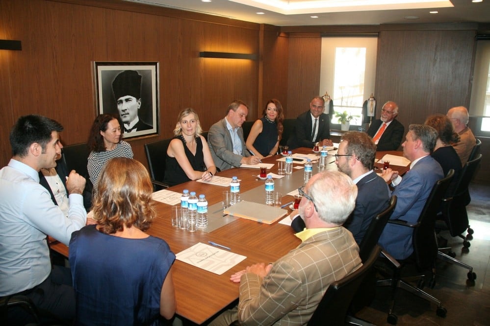 Rotterdam Barosu Başkanı Peter Hanenberg ve beraberindeki heyet ile Fransa Barolar Birliği temsilcileri İstanbul Barosu’nu ziyaret etti - 1