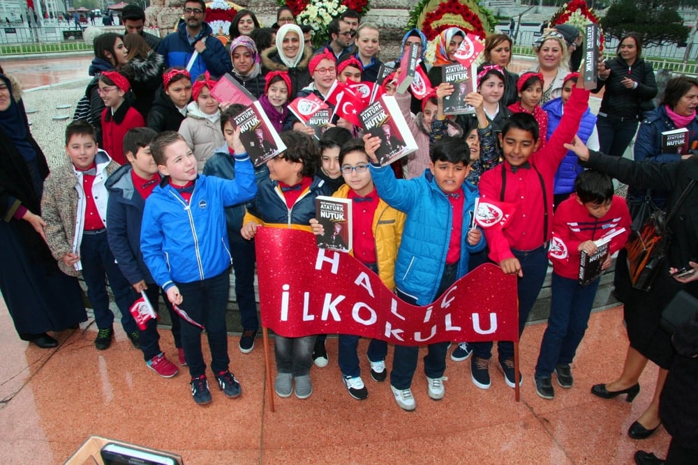 İstanbul Barosu, 23 Nisan Ulusal Egemenlik ve Çocuk Bayramında Taksim Cumhuriyet Anıtındaydı - 68
