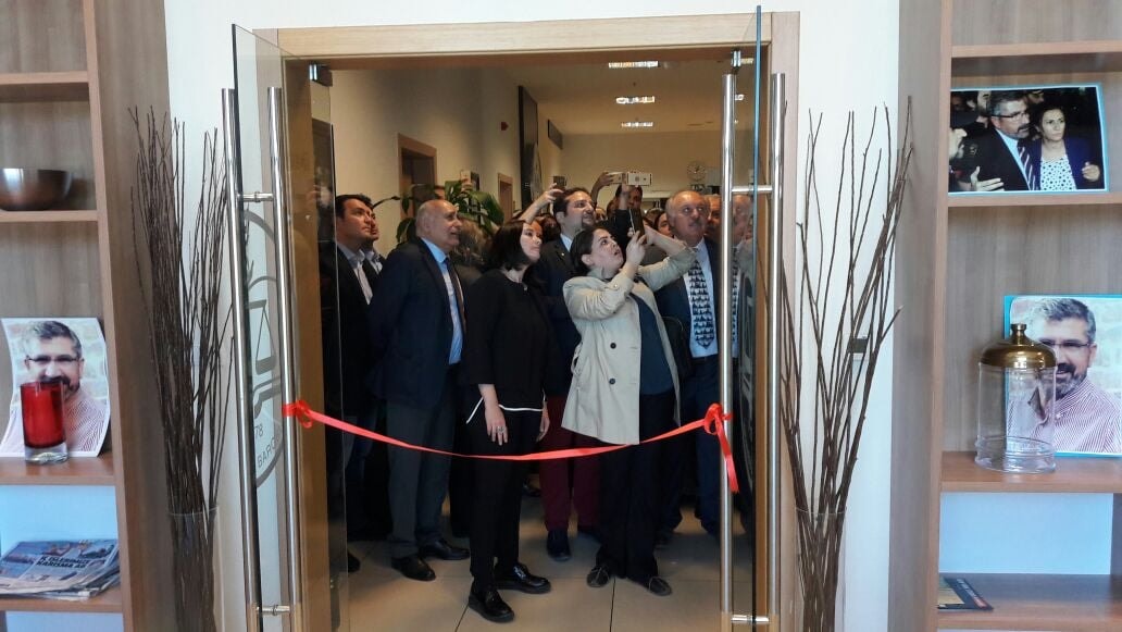 Anadolu Adalet Sarayındaki Baro Odasına “Av. Ekrem Erdal Üner Dinlenme Odası” Adı Verildi - 5