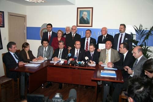 Milletvekillerinden Baroya Destek

 - 15