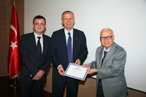 Sağlık Hukukunda Hasta Artık Tüketici Mi Olacak?

 - 36