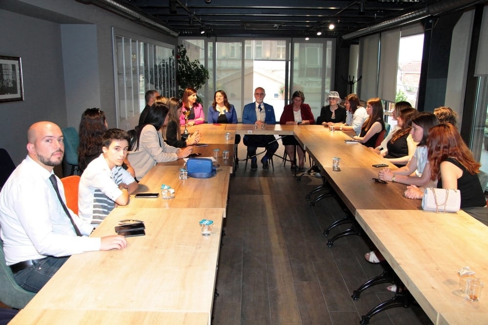 Kadın Futbol Takımımızdan İlk Turnuvada İlk Kupa! - 7