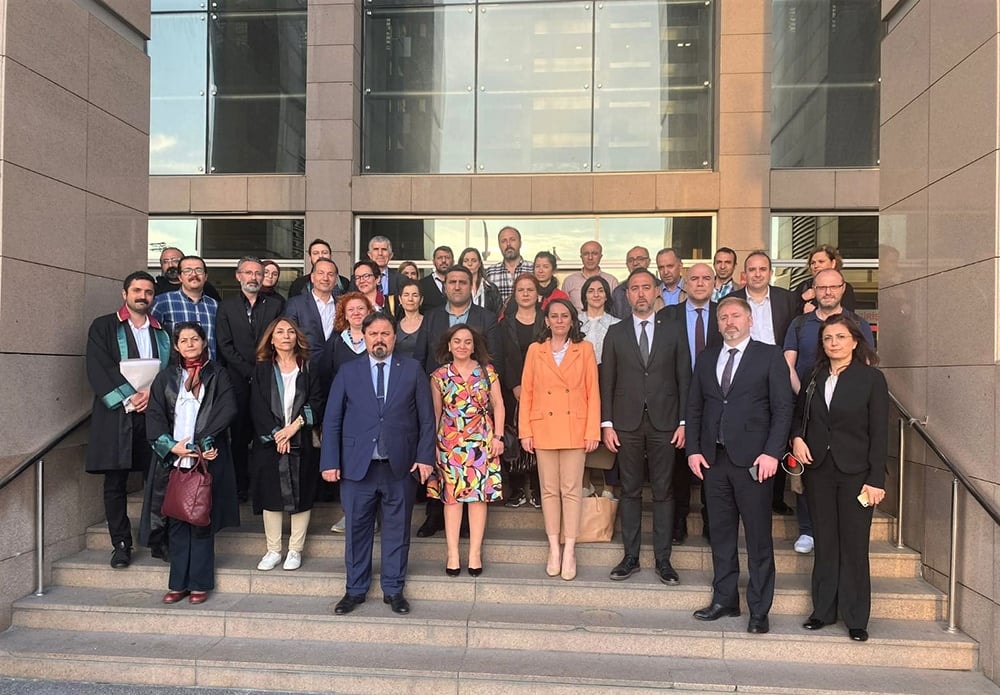 Av. Zeycan Balcı'nın Belini Kıran Polise 1 yıl 11 ay 12 gün Hapis Cezası  ve Hükmün Açıklanmasının Geri Bırakılması Kararı Verildi
