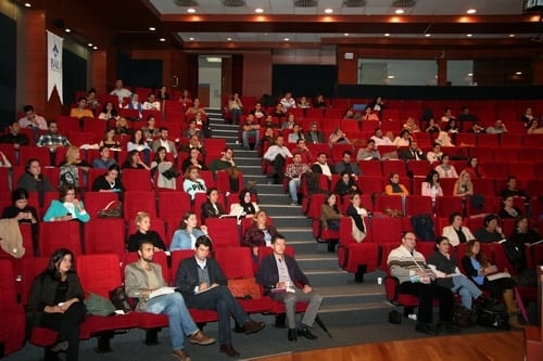 Kadın Hakları Ve Aile İçi Şiddet Konulu Sertifika Programı Devam Ediyor

 - 27