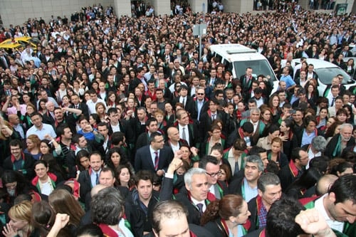 Halka Ve Avukata Yönelik Polis Şiddeti Ve Terörüne Derhal Son Verilmelidir

 - 17