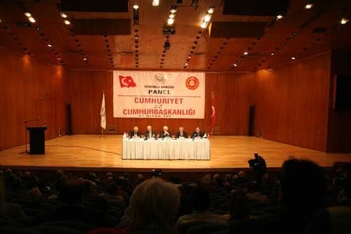 Anayasanın Cumhurbaşkanı Seçiminde
Uzlaşmayı Örgördüğü Bildirildi
 - 12