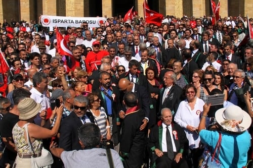 Yeni Adli Yıl Görkemli Bir Alternatif Açılış Töreniyle Başladı
 - 99