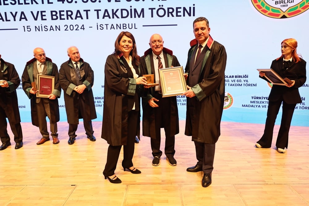 Meslekte 40, 50 ve 60 Yılını Dolduran Meslektaşlarımıza Plaket Verildi - 225