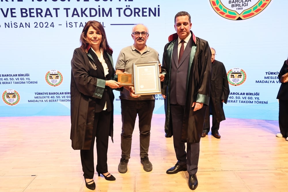 Meslekte 40, 50 ve 60 Yılını Dolduran Meslektaşlarımıza Plaket Verildi - 290