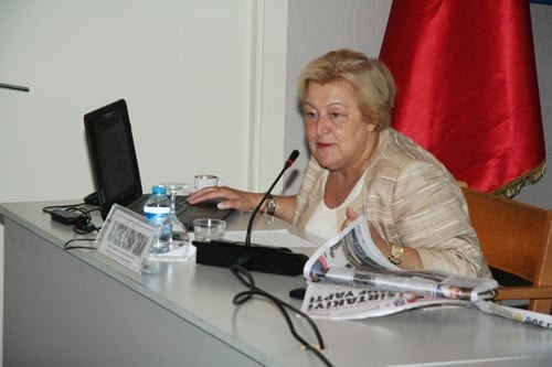 Kadın Hakları Ve Aile İçi Şiddet Konulu Sertifika Programı Devam Ediyor

 - 14