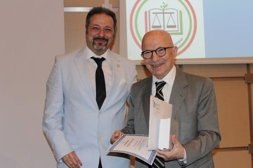 Kombine Taşımacılıkta Taşıma İşleri 
Organizatörünün Sorumlulukları Ve 
Sigorta

 - 22