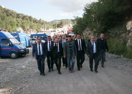 İstanbul Barosu Başkan Ve Yönetim Kurulu Üyeleri, Acıyı Paylaşmak, İncelemelerde Bulunmak İçin Soma’Daydı

 - 9