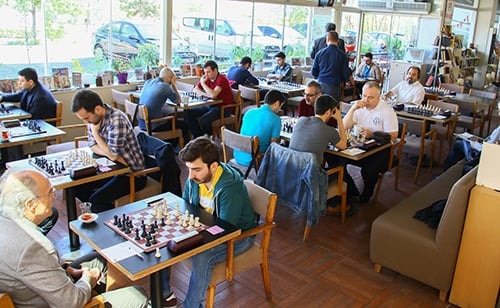 Satranç Turnuvasında Altı Birinci Çıktı
 - 2