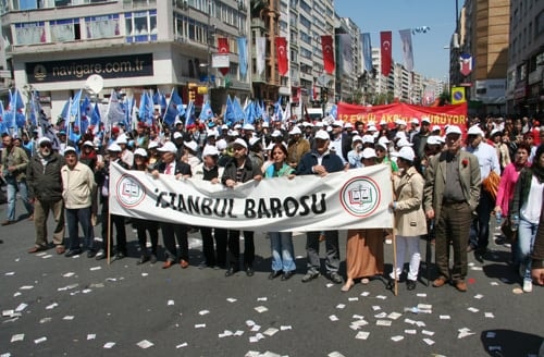 1 Mayıs’Ta Yine Taksim’Deydik
 - 11