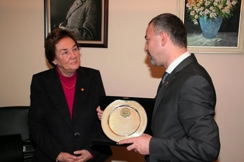 Mahmut Esat Bozkurt Hukuk Ödülü Prof. Dr. Aysel Çelikel’E Verildi
 - 25