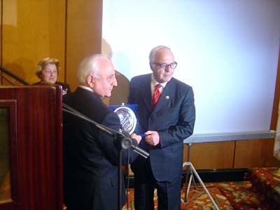 Mahmut Esat Bozkurt Hukuk Ödülü
Sabih Kanadoğlu’Na Verildi