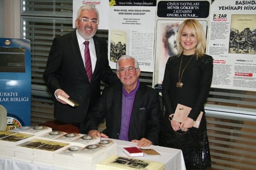 Av. Münir Göker Kitaplarını İmzaladı
 - 18