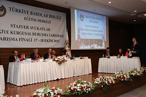 Türkiye Kurgusal Duruşma Yarışması Finalinde 
Kars Barosu Birinci, İstanbul Barosu İkinci, Antalya Barosu Üçüncü Oldu - 4