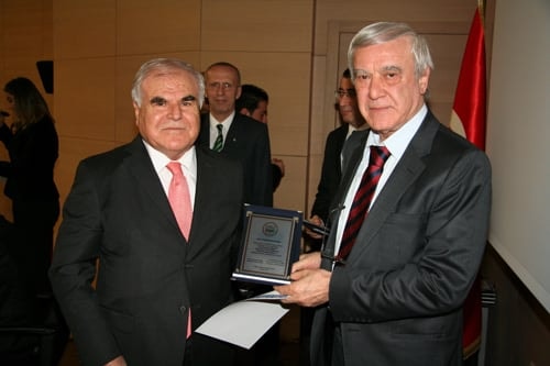 Hukuk Eğitimi Büyük Bir Kaosa Sürüklenmiştir - 99