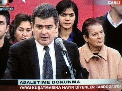 Yargıyı Siyasallaştırma Girişimine
Toplumsal Tepki  - 9